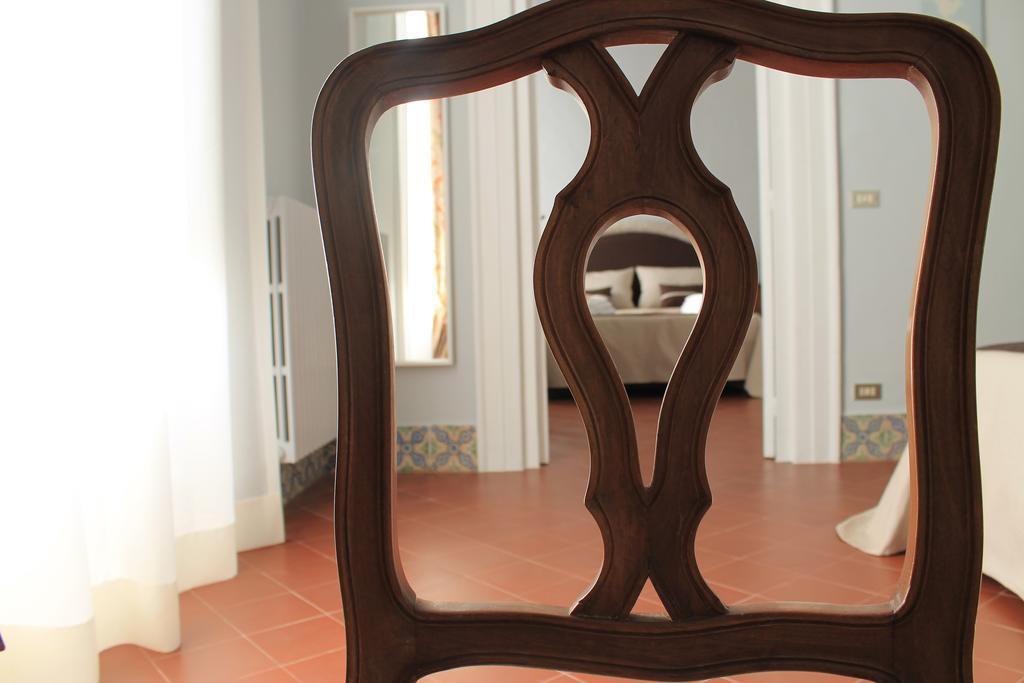 Palazzo Bianchi Domus Holidays Trani Extérieur photo