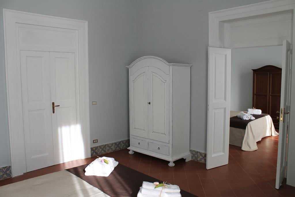 Palazzo Bianchi Domus Holidays Trani Extérieur photo