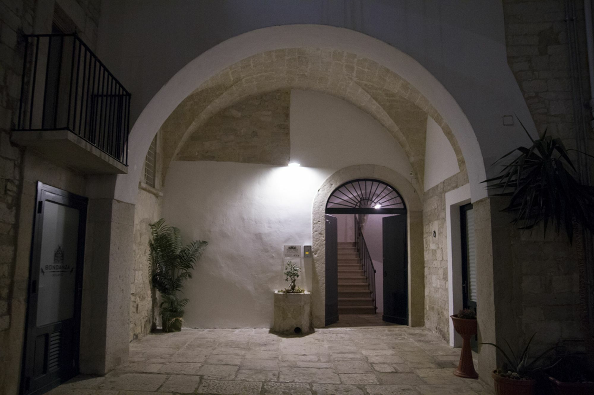 Palazzo Bianchi Domus Holidays Trani Extérieur photo